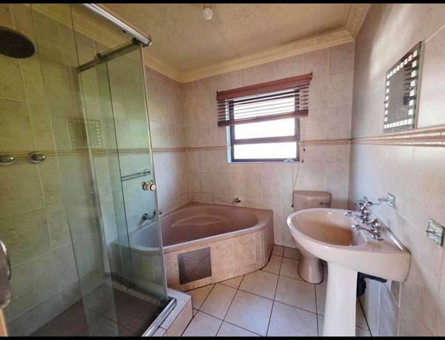3 BEDROOM HOUSE FOR SALE IN RHODESFIELD